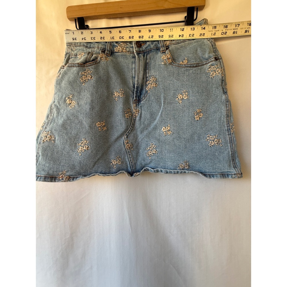 And Now This Womens Light Wash Floral Embroidered Denim Mini Skirt Size M - Picture 3 of 6